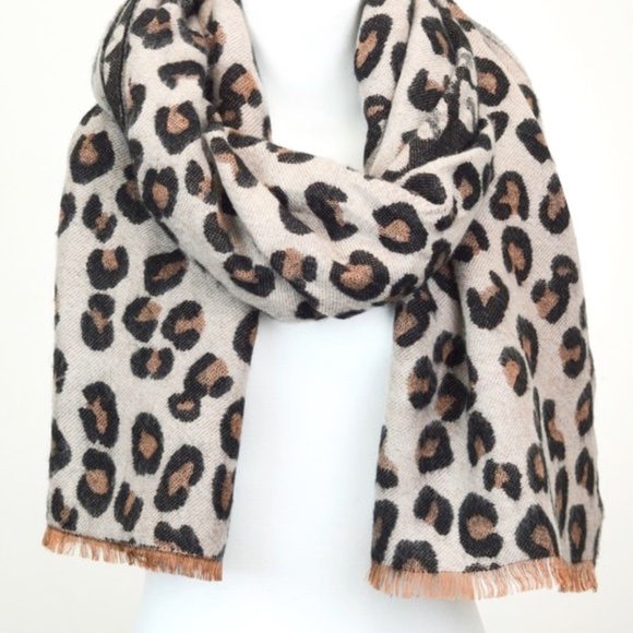 Cozy leopard Print Fringe detail Blanket Scarf - Picture 5 of 5